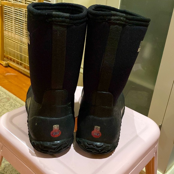 BOGS: Waterproof and weather resistant Slip-Ons; very GOOD condition..! - Picture 3 of 12
